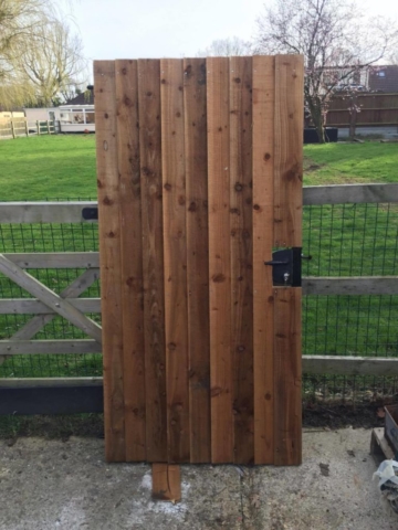 Featheredge, Gate, Garden, Sidegate, Locinox, Wooden Gate, Metal Gate.